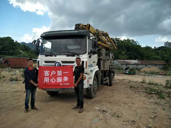 混凝土泵車(chē) 混凝土泵車(chē)