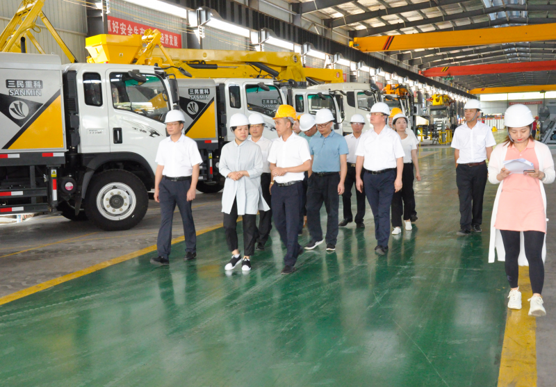 湘潭市市委副書記、市長張迎春蒞臨我司調(diào)研指導(dǎo)